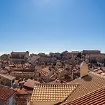 Two Friends Palace Πανσιόν