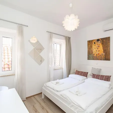 Two Friends Palace Guest house