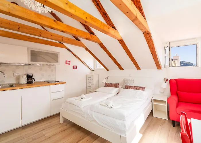 ゲストハウス Two Friends Palace 3*