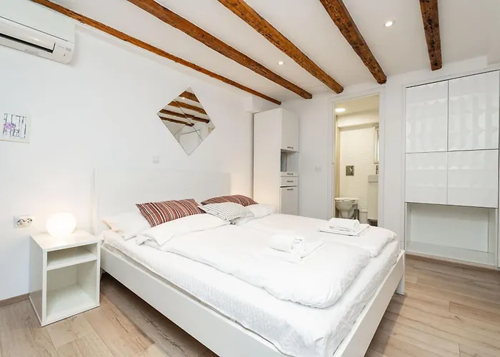 ゲストハウス Two Friends Palace 3*