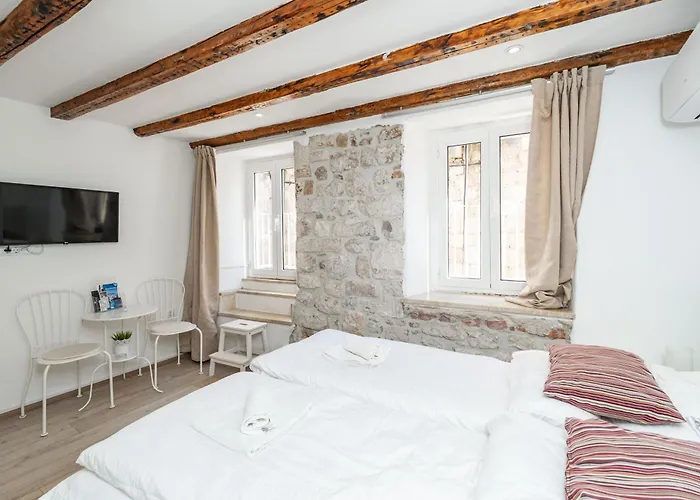 Two Friends Palace ゲストハウス 3*