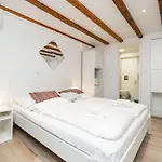 בית הארחה Two Friends Palace 3*